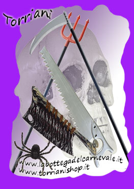 Negozio Torriani Halloween accessori per travestirsi horror: forconi, falci, seghe, asce, ragni, crani